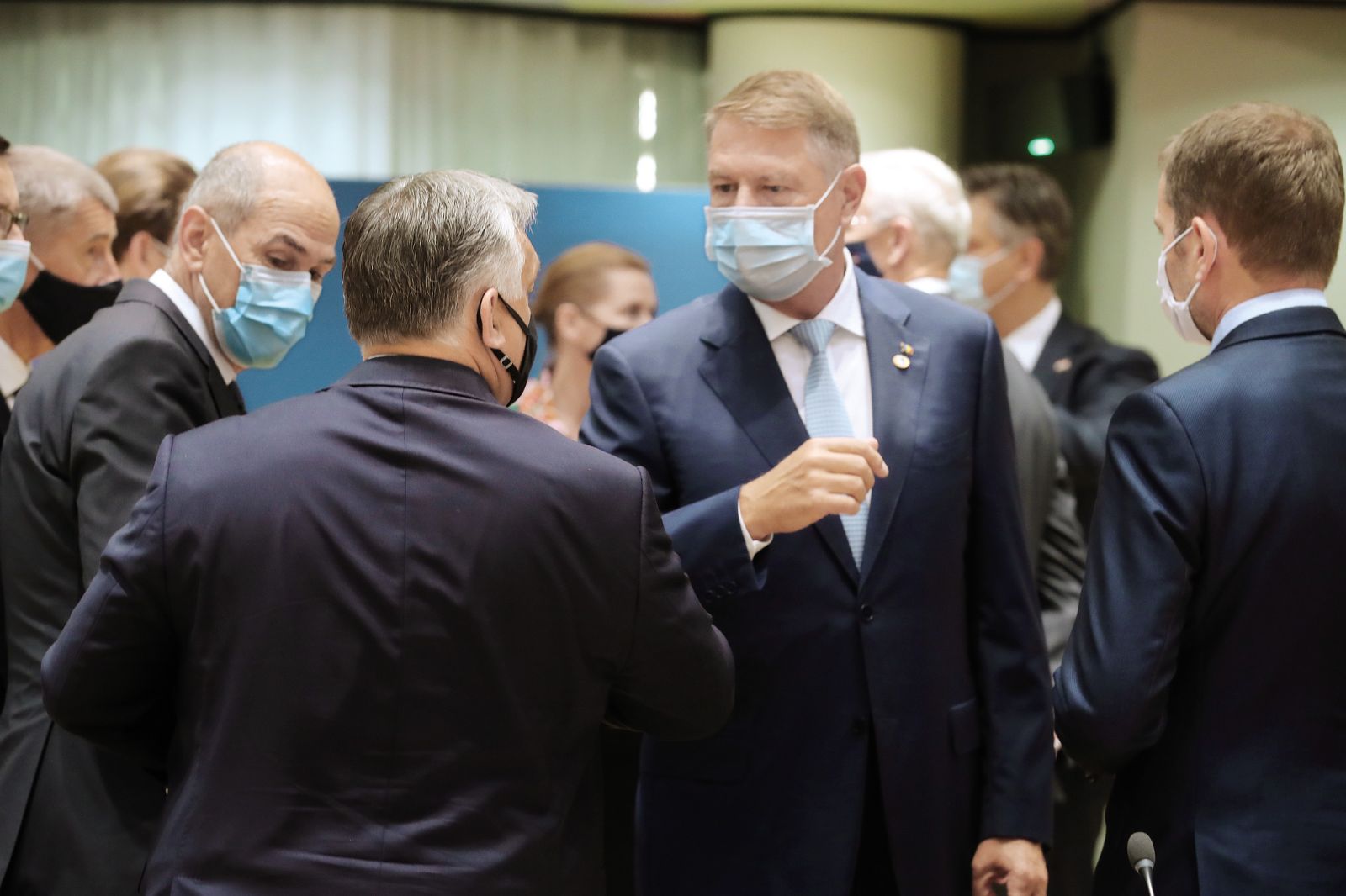 Janez Janša in Viktor Orbán v pogovoru s Klausom Iohannisem, predsednikom Romunije