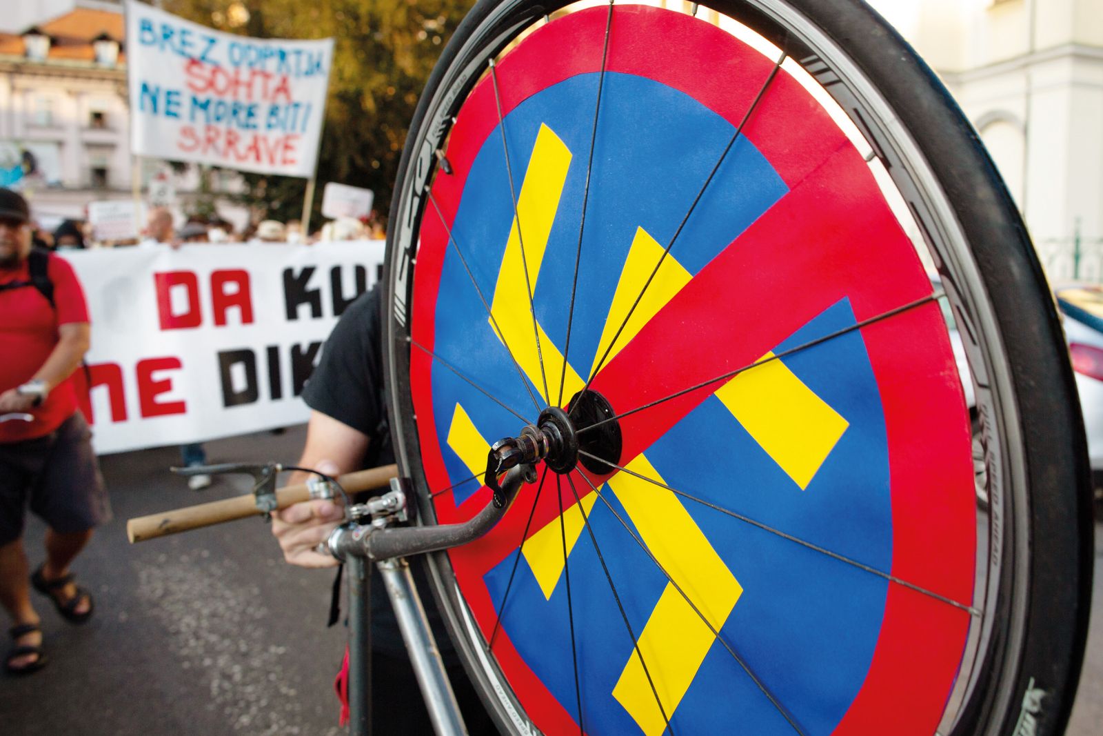 Kolesarsko sporočilo na petkovem protivladnem protestu | Matej Pušnik