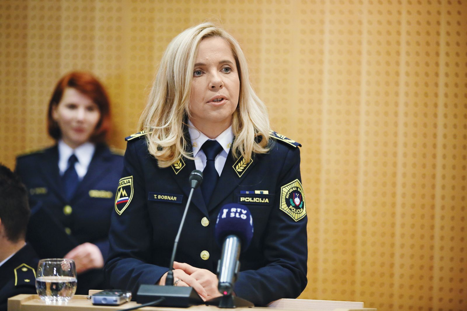 Bivša generalna direktorica policije Tatjana Bobnar je bila prva žrtev čistke: Morala je oditi, ker SDS-u ni hotela izdati imen in priimkov kriminalistov, ki preiskujejo financiranje Nove24.