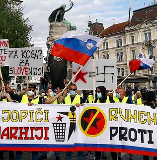 Rumeni jopiči na Prešernovem trgu 