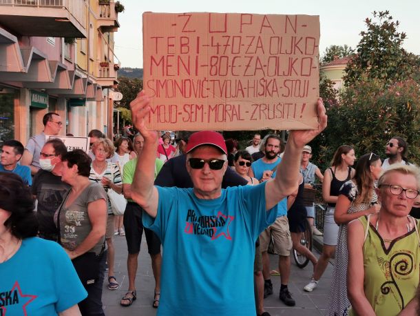 Protest proti korupciji v Izoli