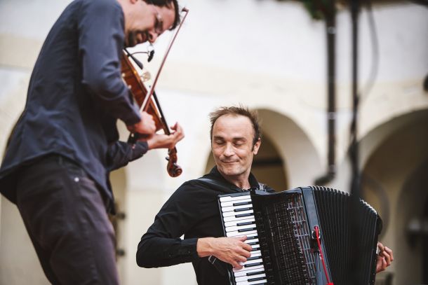 Borut Mori in Igmar Jenner; Wolfov poletni festival, graščina Rotenturn, SG