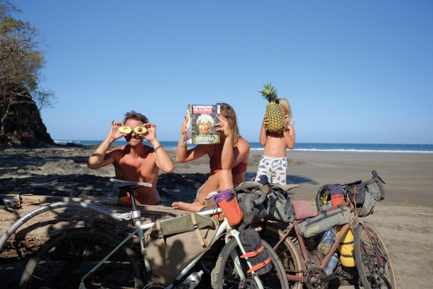 Nac, Manca in Aljoša; kolesarsko popotovanje po Kostariki, Playa de Coyote 