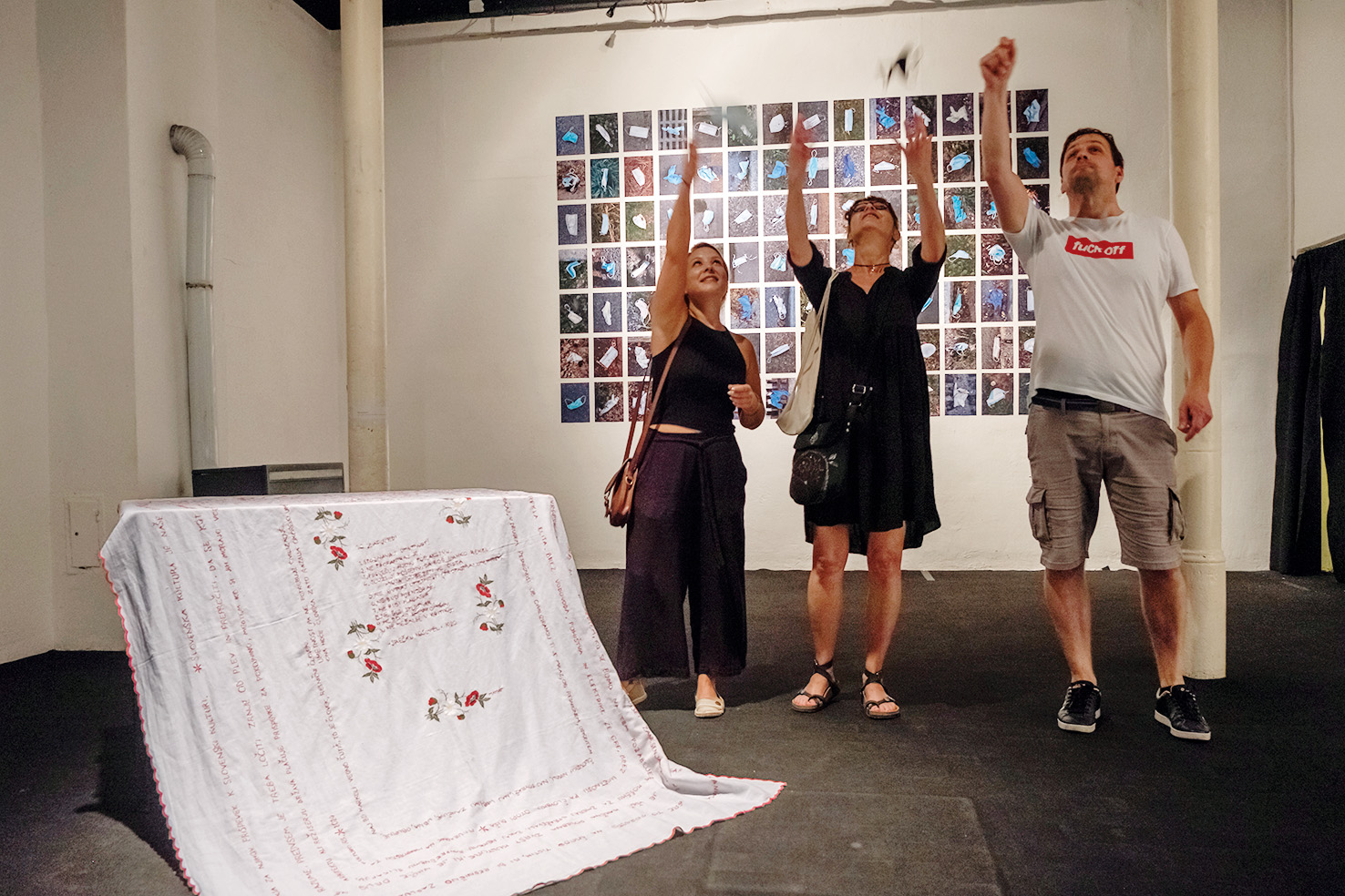 Ulla Žibert, Mojca Senegačnik in Oliver Pilić, Za narodov blagor, galerija Alkatraz, Lj | Janez Zalaznik