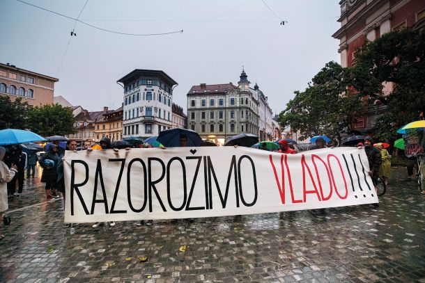Protivladni protest v dežju, 14. avgust, Ljubljana 