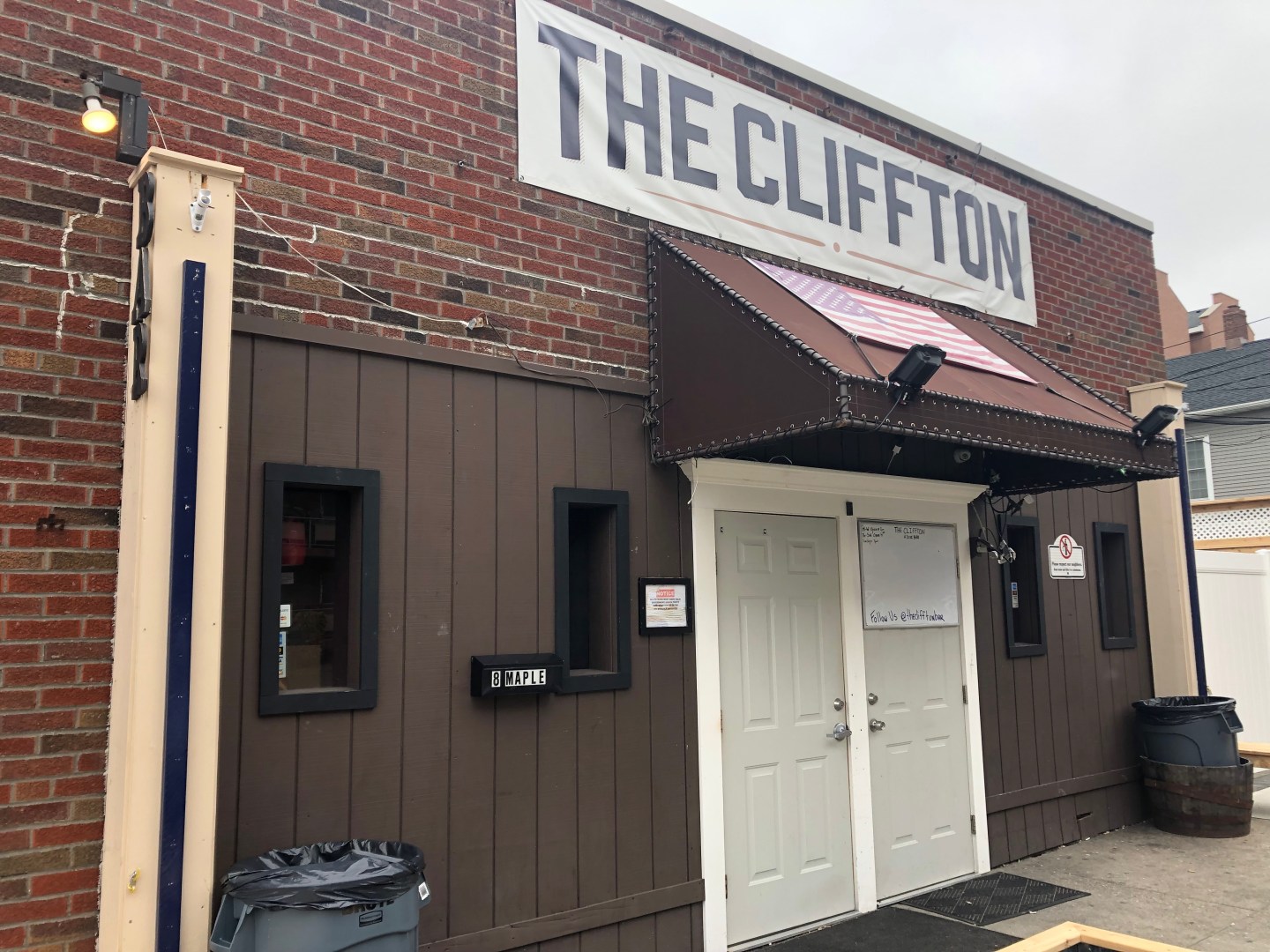 Bar The Cliffton