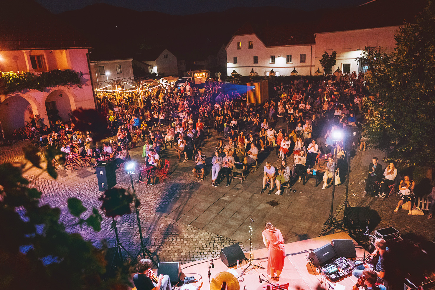Koncert Severe Gjurin, filmski festival SHOTS, Slovenj Gradec | Nika Hölcl Praper, fotobeležNica