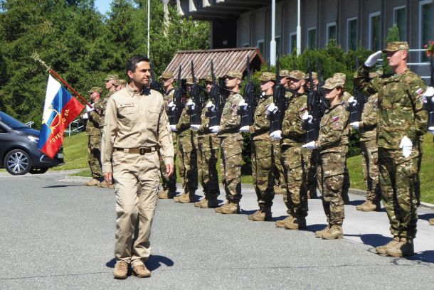 Minister za obrambo Matej Tonin in postroj slovenskih vojakov 