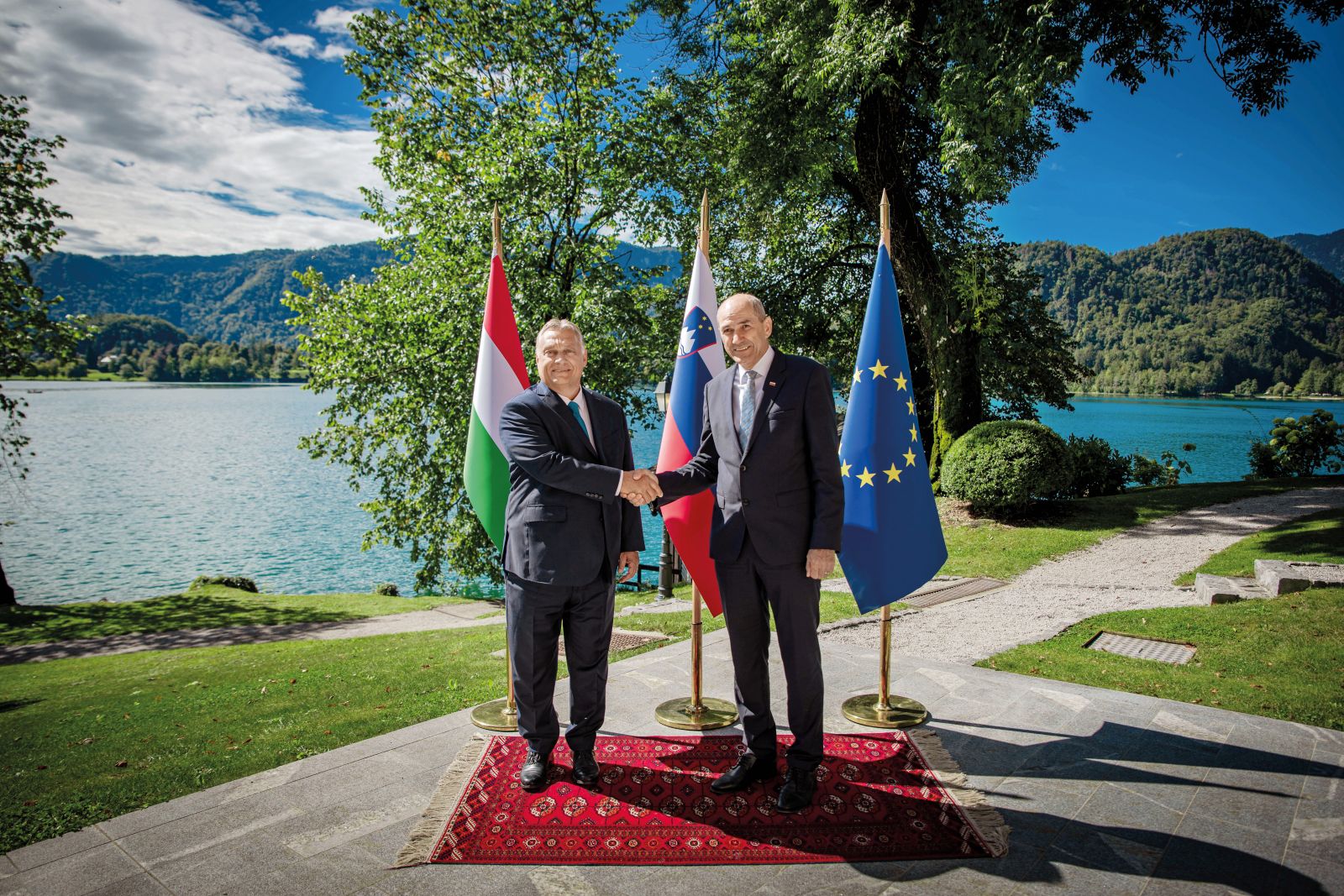 Orbán in Janša sta se na Bledu strinjala: Moramo se vrniti k judovskokrščanskim koreninam.