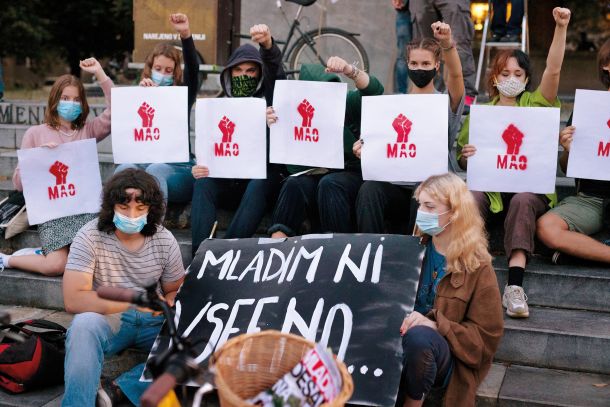 MAO nima nobene povezave s komunističnim voditeljem in ustanoviteljem Ljudske republike Kitajske Mao Cetungom.