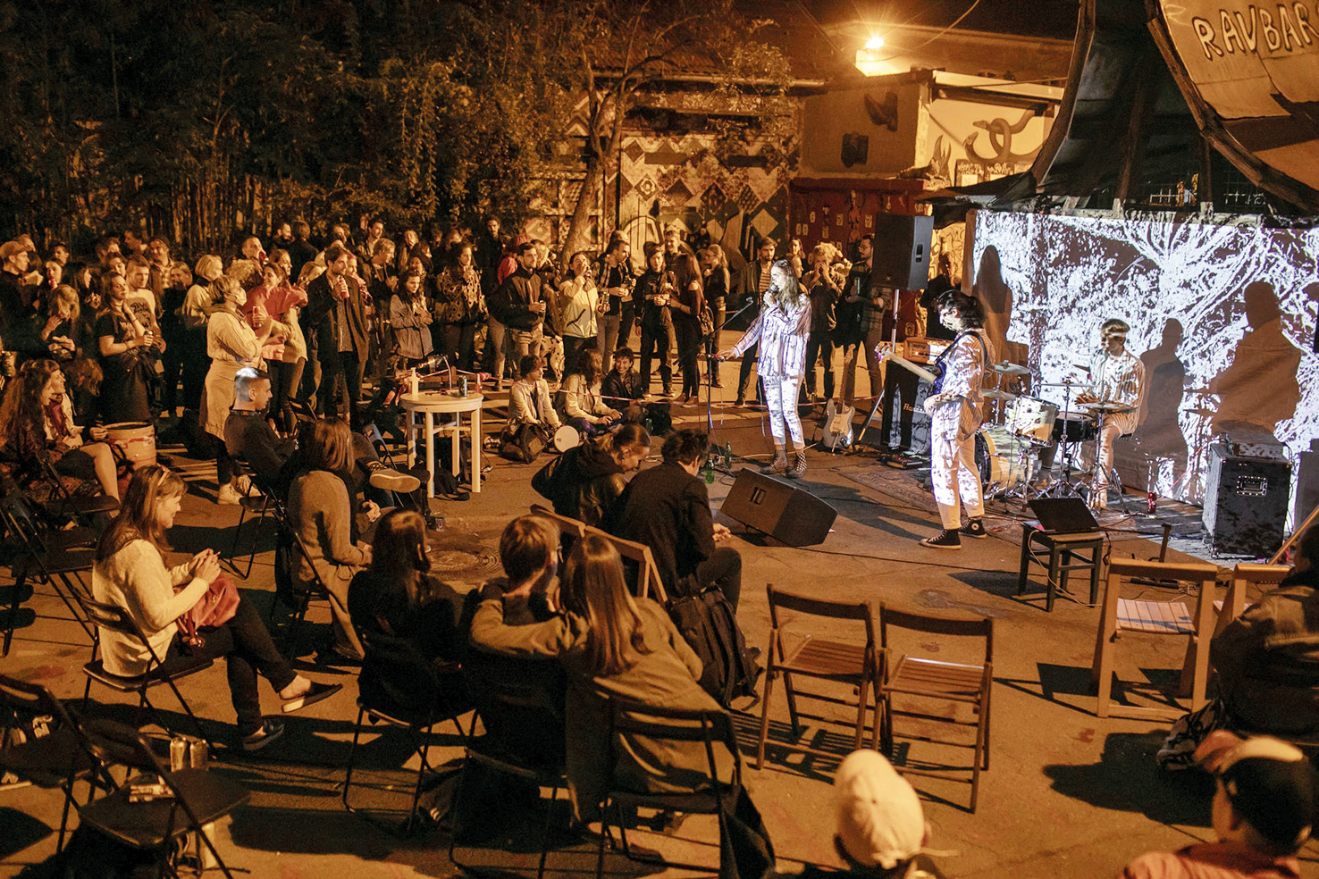 Balans, Sindikat odklonskih entitet, pred Klubom Gromka, Metelkova, Lj | Miha Fras