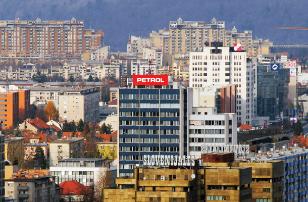 Petrolova stolpnica na Dunajski cesti v Ljubljani