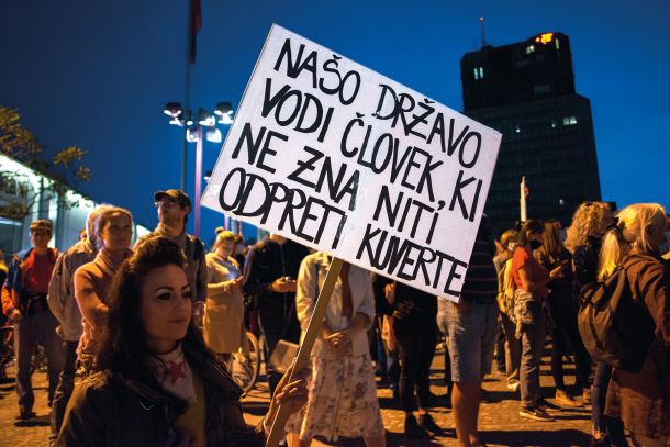 Morda pa bi se opozicijski politiki lahko zgledovali po protestnikih. Ti so vztrajni, inovativni, jasni in prepričljivi. 