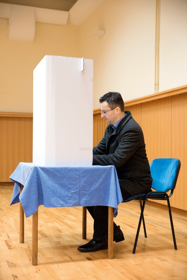 Šarec, premier v odstopu, med zadnjimi volitvami v Šmarci pri Kamniku