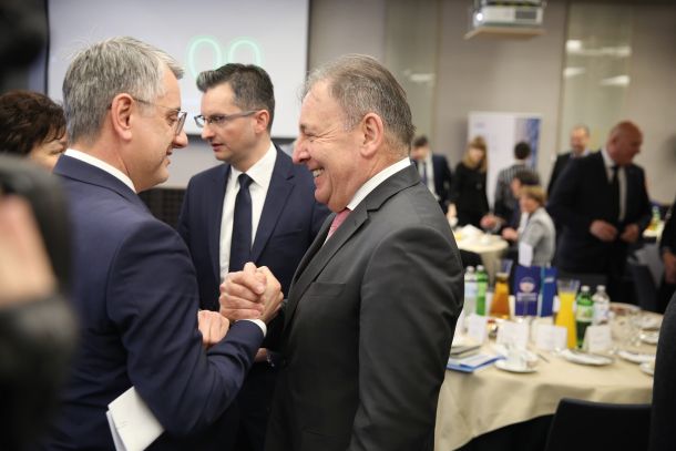 Matjaž Han (SD) in Andrej Šircelj (SDS) na zajtrku ameriške gospodarske zbornice leta 2018