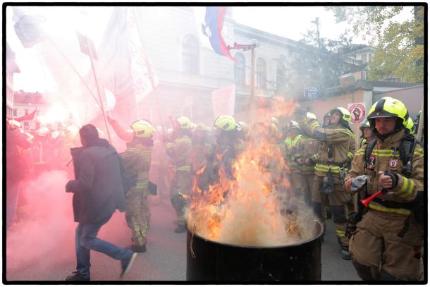 Demonstracije gasilcev pred vladno palačo, Ljubljana, 5. oktober 2017.