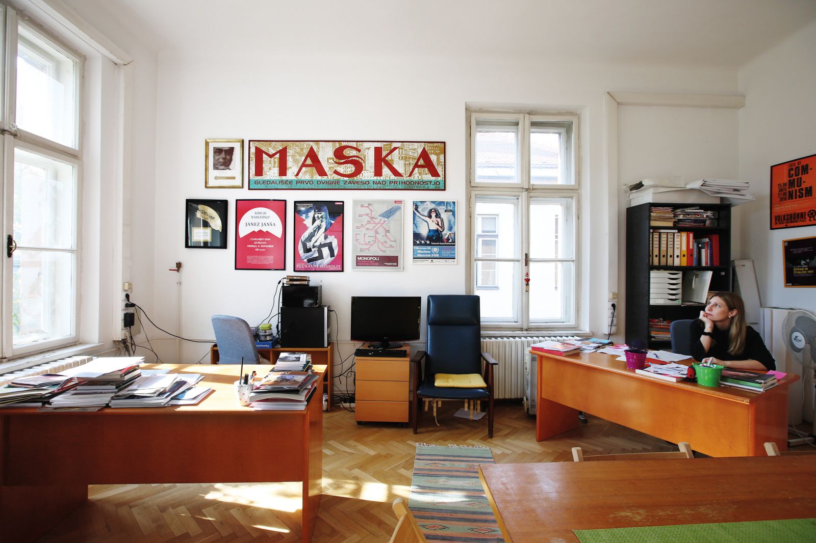 Na Metelkovi 6 domuje tudi Zavod Maska, ki izdaja revijo za scenske umetnosti Maska in udarne knjige, skupaj s Slovenskim mladinskim gledališčem pa je soustanovitelj angažiranega gledališkega projekta Nova pošta.