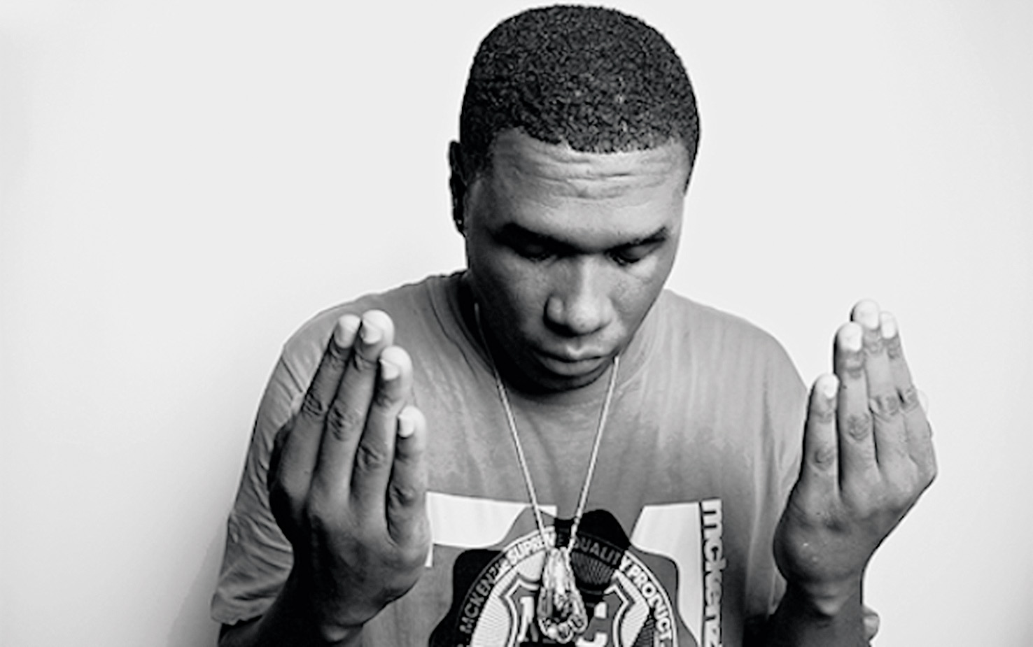 Act II, napol pečena izpolnitev starodavne prerokbe, je kot žuželka iz pradavnine, ki se je ohranila v jantarju.