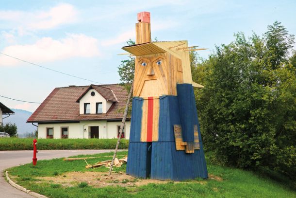 V Sloveniji smo sicer imeli tudi Kip svobode v podobi Donalda Trumpa, ki so ga kasneje zažgali ... 