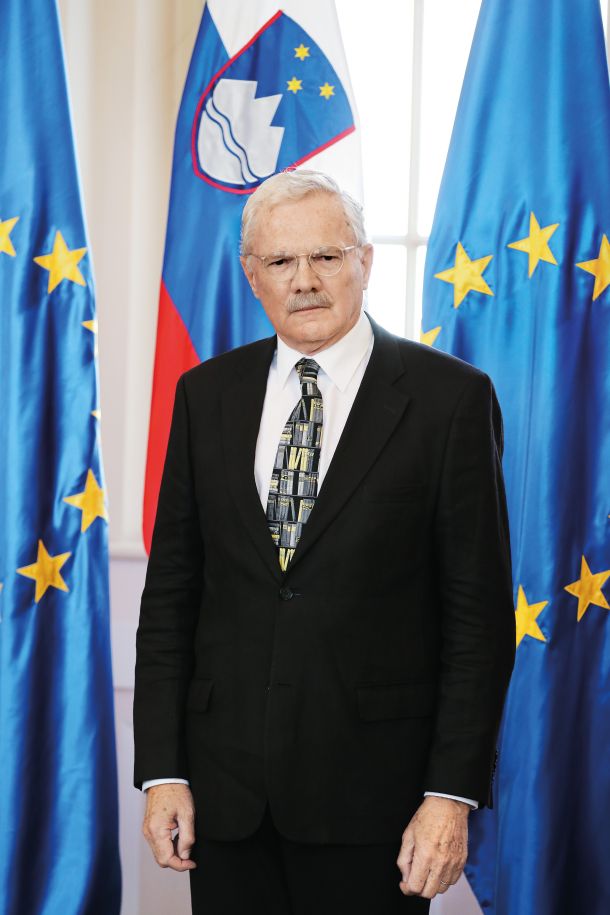 Slavko Pregl, predsednik sveta Javne agencije za knjigo. Moral je oditi, ker je branil direktorico agencije in ni želel sodelovati pri njeni odstavitvi.