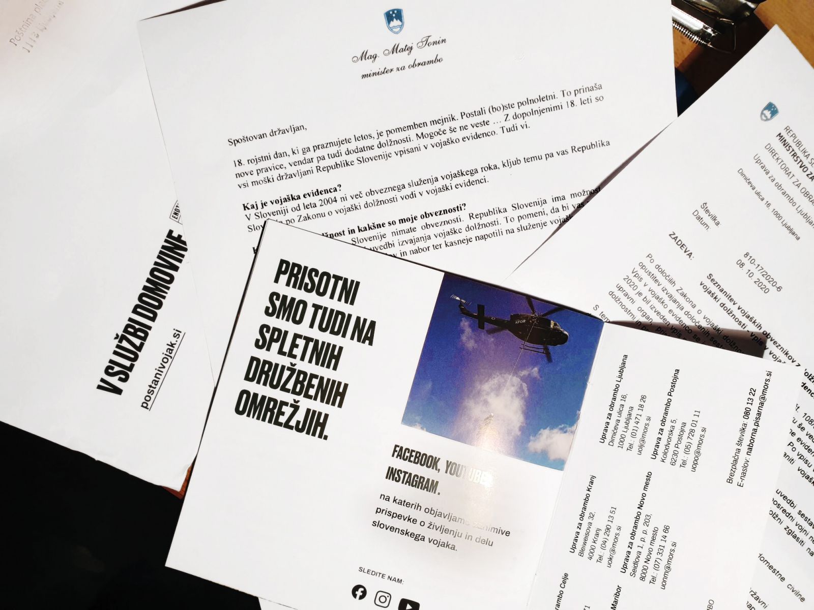 Pošiljka za osemnajstletnike – uradno obvestilo, nagovor ministra, reklamna zloženka