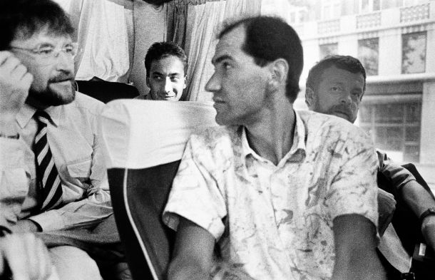 Dušan Keber je bil v času afere JBTZ zdravnik Janeza Janše (na fotografiji na poti v Beograd skupaj s Francijem Zavrlom, Janezom Janšo in Ivanom Borštnerjem; 25. septembra 1988