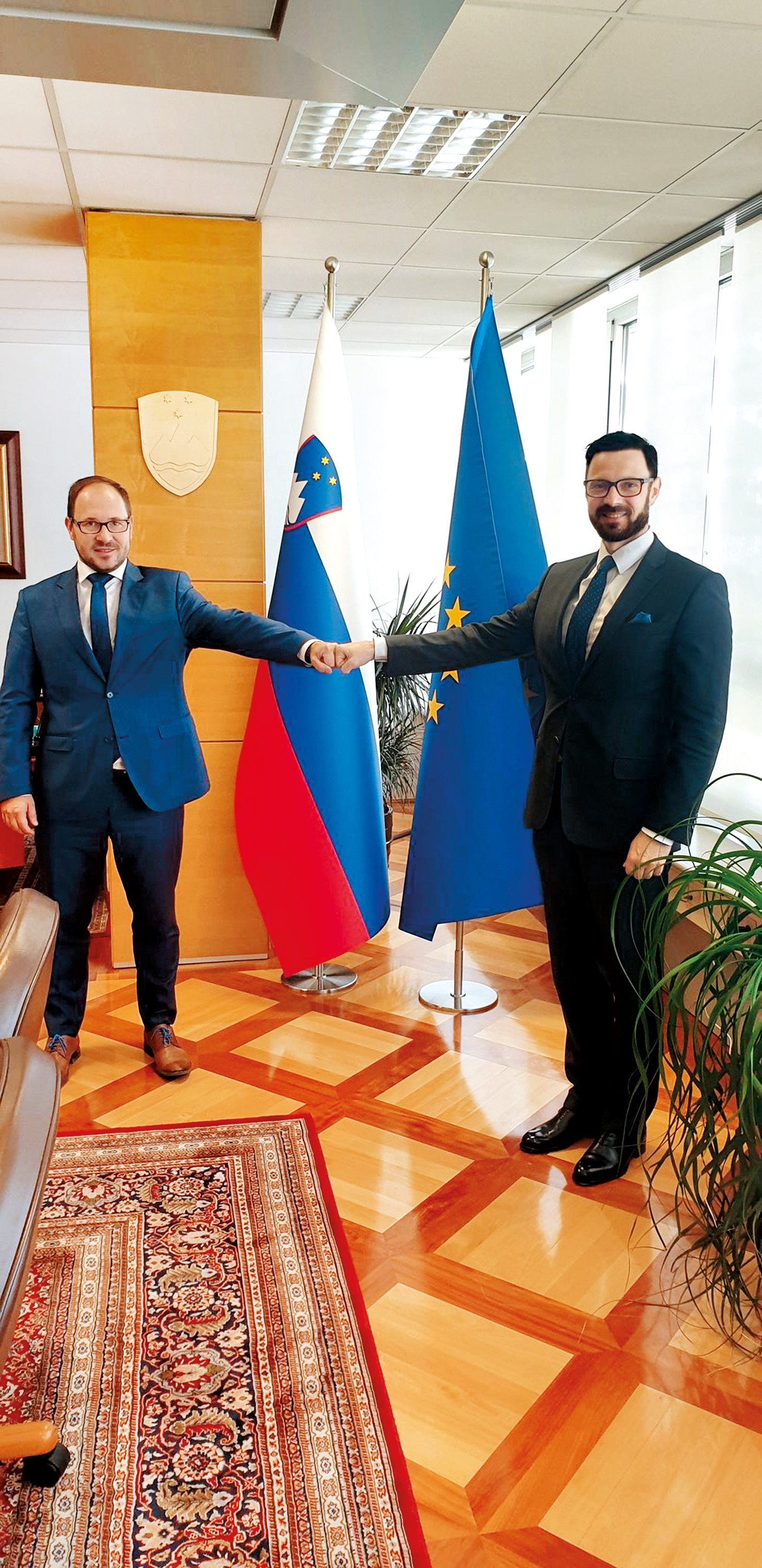 Veleposlanik Madžarske Andor Ferenc Dávid na obisku pri ministru za infrastrukturo Jerneju Vrtovcu