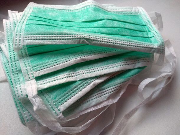 »Otroci nimajo težav z nošenjem mask, imamo jih mi starši«