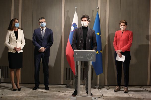 Tanja Fajon, Marjan Šarec, Luka Mesec in Alenka Bratušek na skupni tiskovni konferenci 5. oktobra letos