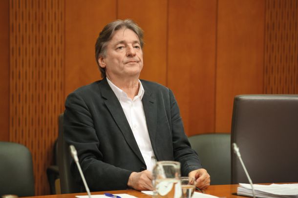Minister za kulturo Vasko Simoniti na zaslišanju v državnem zboru 