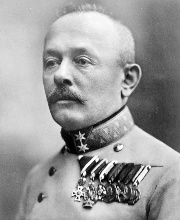 General Borojević (1856–1920) ni bil samo vojskovodja, pač pa tudi človek. Prva obsežna predstavitev življenja maršala Borojevića na Slovenskem je bila natisnjena v Vojnozgodovinskem zborniku št. 8 leta 2002