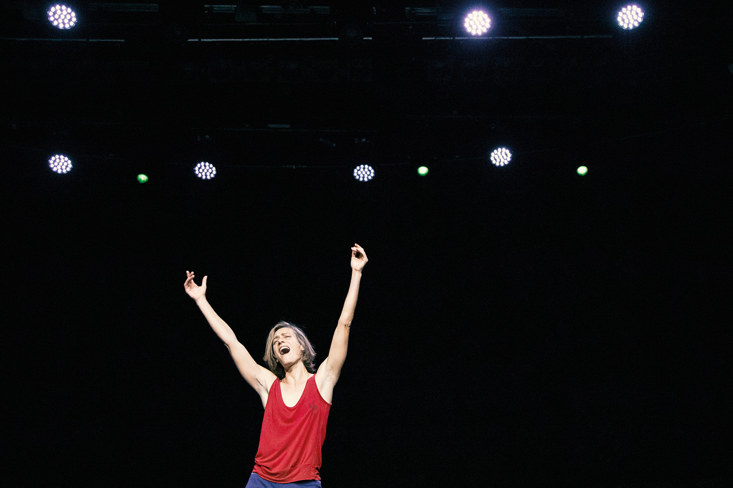Nataša Živković, spletna plesna učna ura na temo Ples in dobrobit, COFESTIVAL 2020, Kino Šiška, LJ | Urška Boljkovac