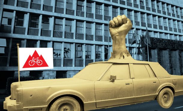 Pobudniki petkovih protestov: »Naša namera je z avtomobili krožiti okoli državnega zbora in vlade«