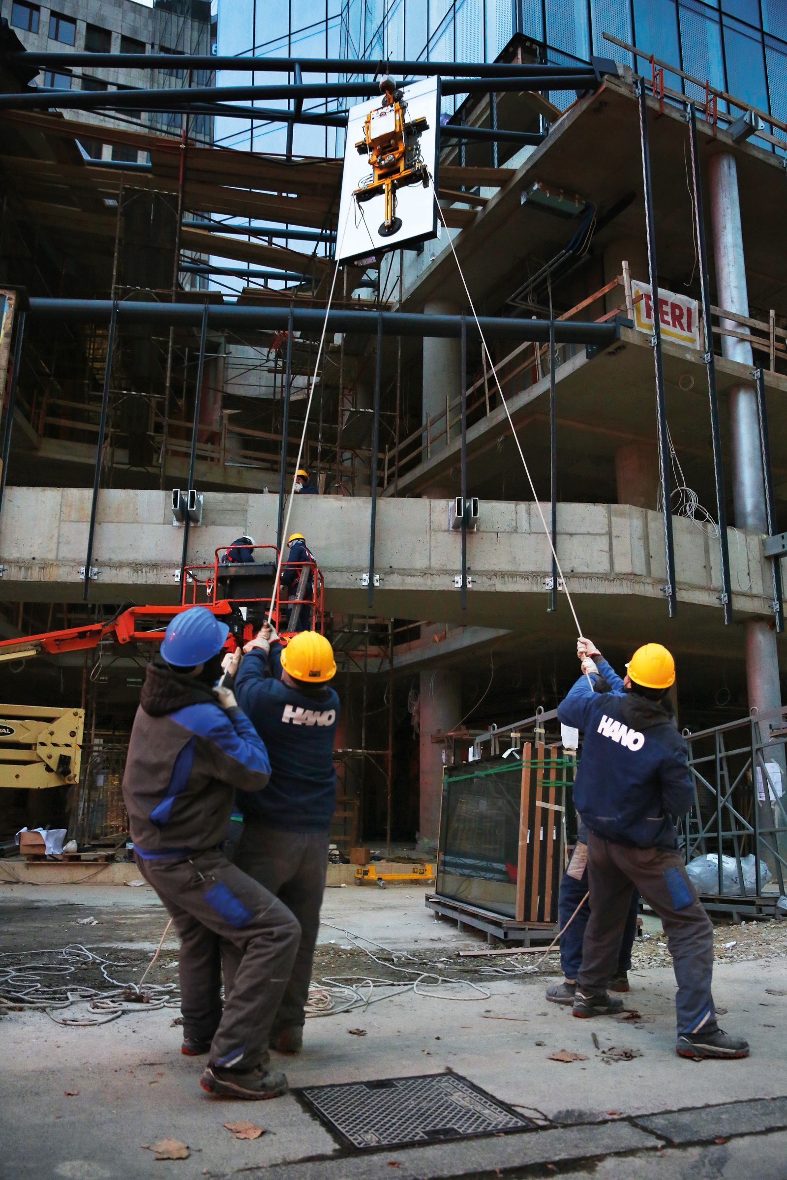 Tako kot pri ukrepih proti epidemiji je tudi pri ukrepih proti gospodarskim posledicam epidemije vlada streljala na slepo.