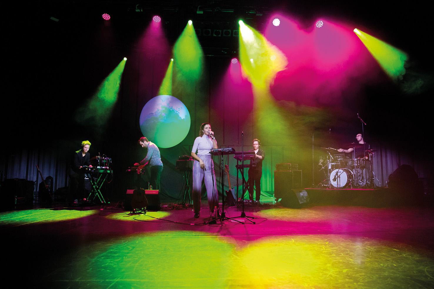 AKA Neomi, spletni prenos koncerta, Kino Šiška, LJ | Kaja Brezočnik