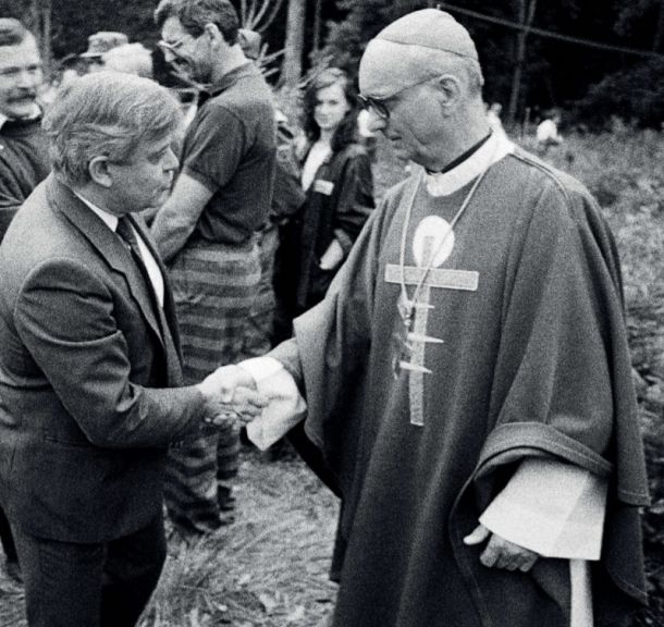 OSEMDESETA: Vstajenje