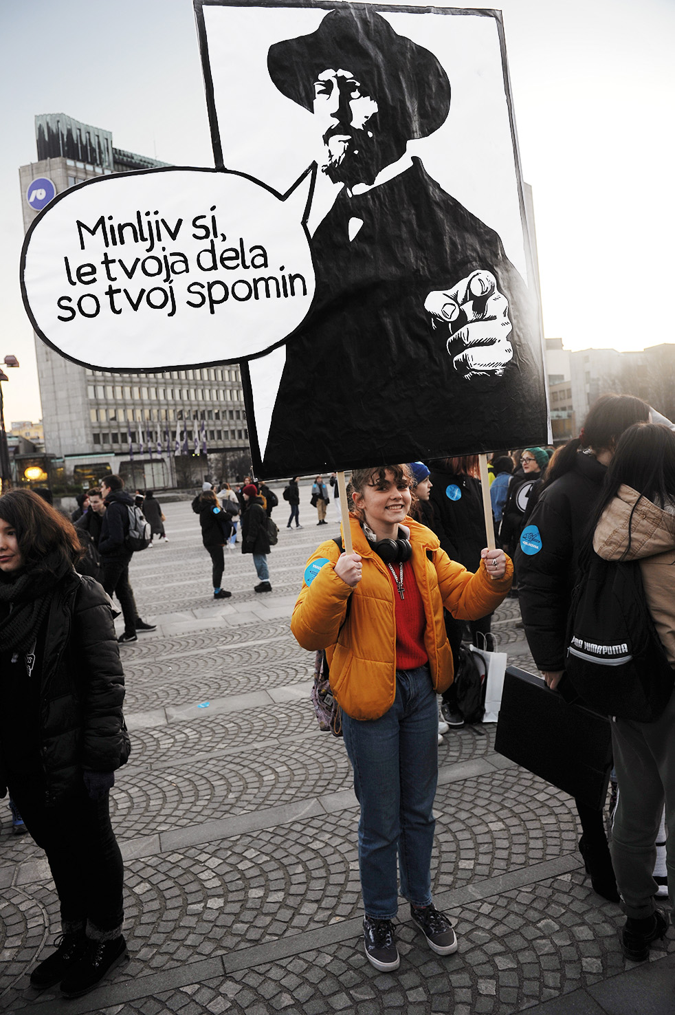 Protest v podporo Srednji šoli za oblikovanje in fotografijo, za ohranitev prostorov v Križankah, pred DZ, LJ | Uroš Abram