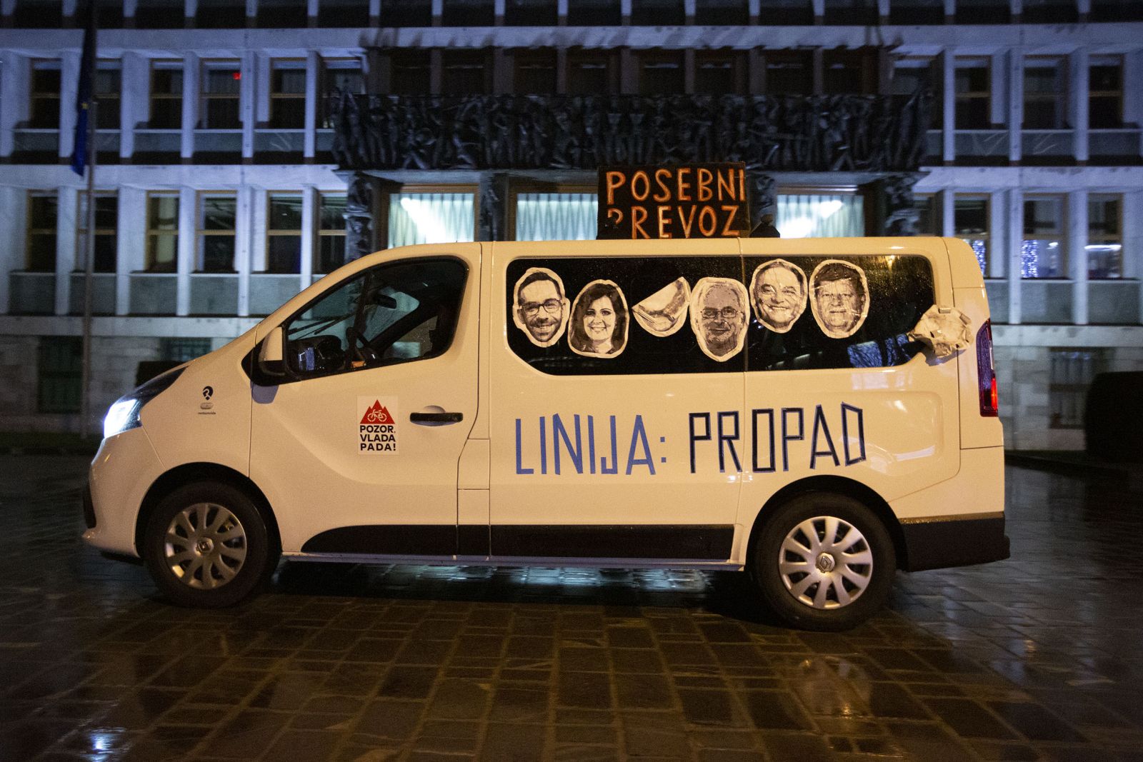 FOTOGALERIJA: Petkovi protesti v avtomobilih