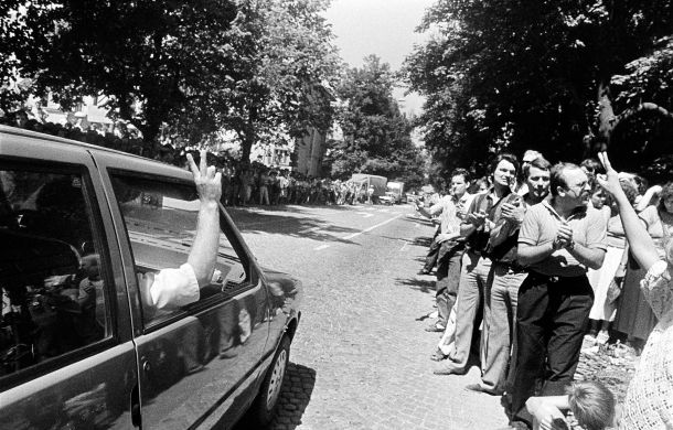 Leta 1988, ko je bil Janez Janša obsojen na vojaškem sodišču, so v času sojenja vozniki protestno hupali po Roški cesti. Policija jih ni kaznovala. 