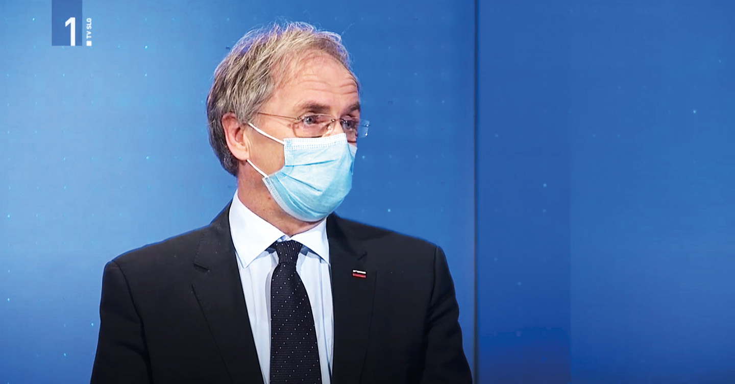 Naj si uredijo frizure, je rekel minister.