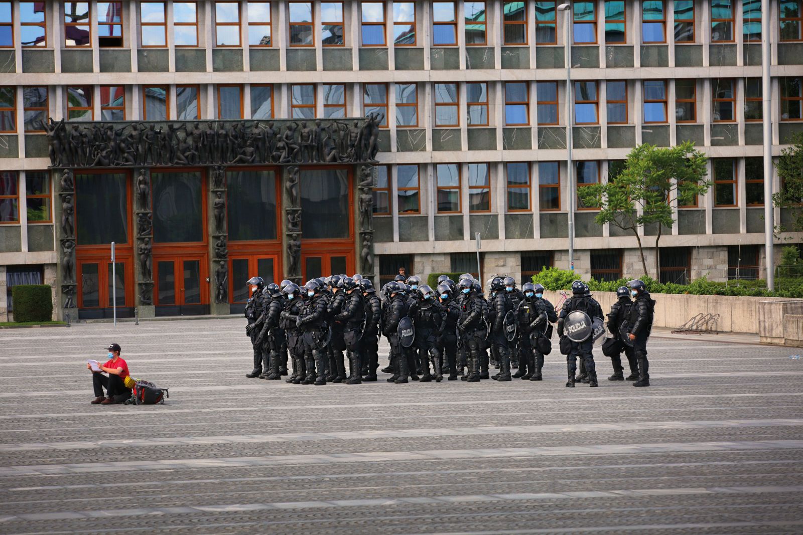 Priprave na ukrepanje zaradi branja ustave