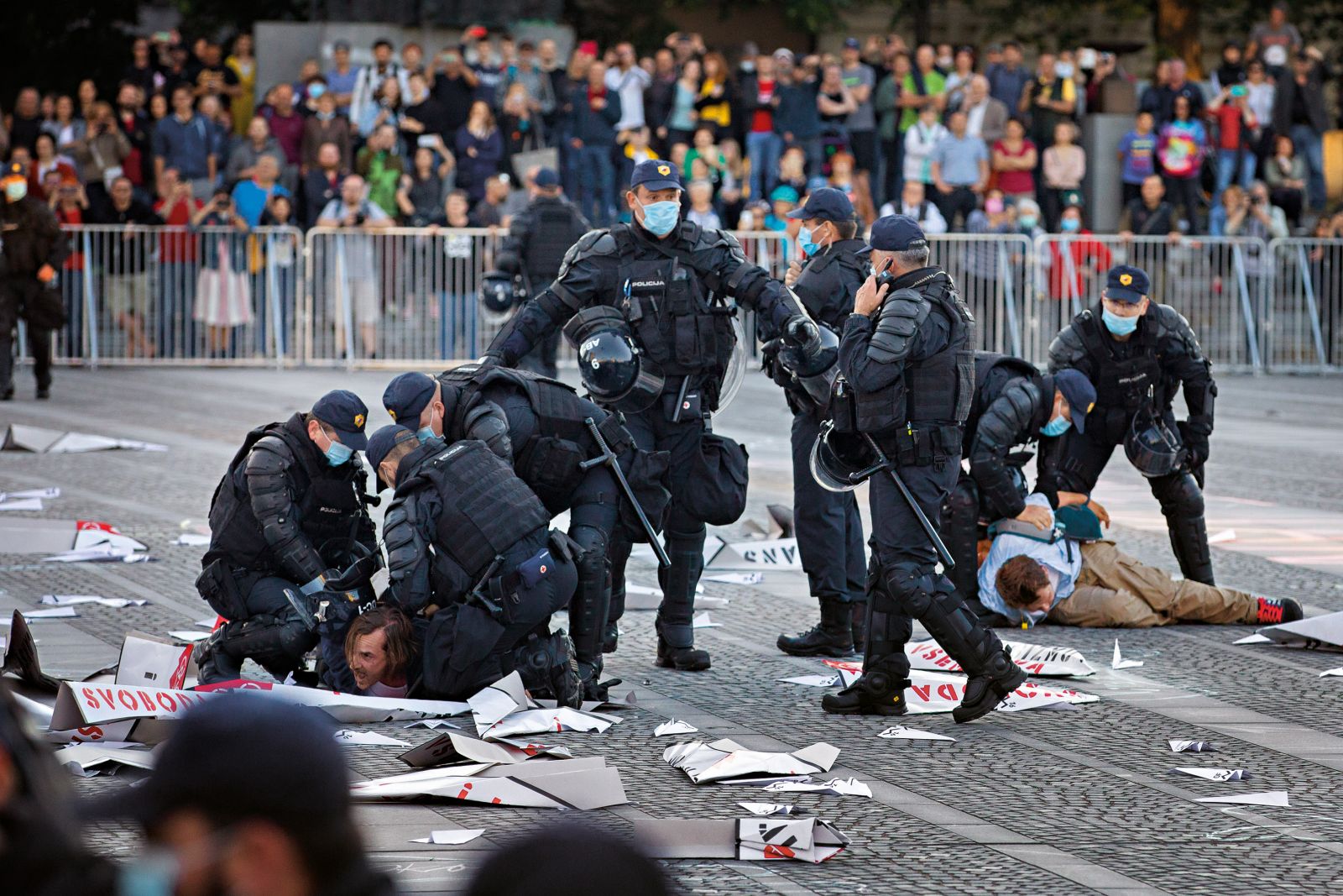 Ukrepanje zaradi pobiranja papirnatih letal