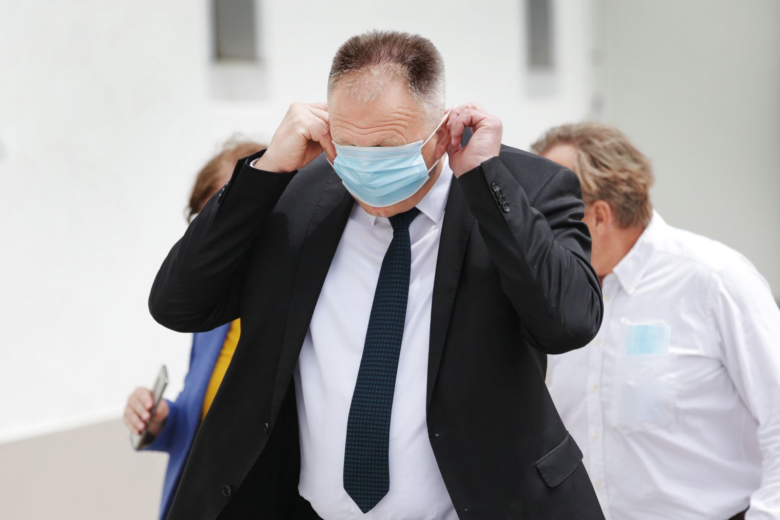 »Človek, ki je sposoben govoriti o pomenu liberalne družbe  in hkrati podpirati politiko, ki takšno družbo načenja.«