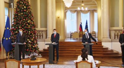 Med srečanjem štirih predsednikov je takoj po govoru segel po telefonu …