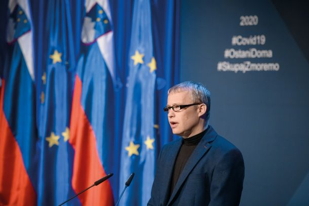 Matej Lahovnik, vodja skupine za pripravo protikoronskih paketov