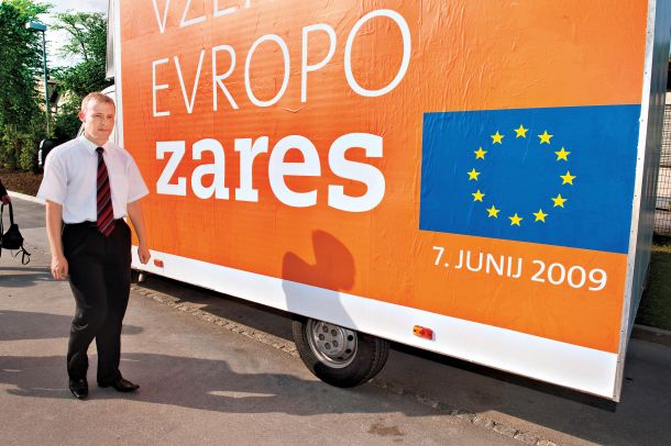 Leta 2008 je kandidiral na listi Zares in postal minister v vladi Boruta Pahorja 