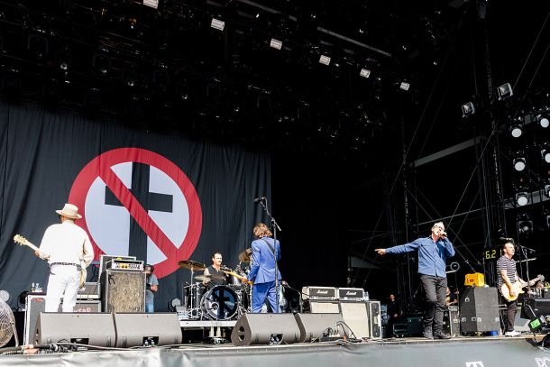 Bad Religion na odru pred znanim logotipom