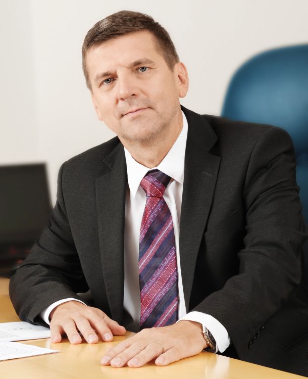165.025 evrov je v letu 2018 zaslužil predsednik uprave Vzajemne Aleš Mikeln. 49,6 odstotka se je v zadnjih 10 letih podražila premija dopolnilnega zdravstvenega zavarovanja pri Vzajemni.