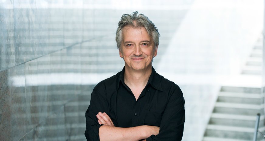Iztok Mlakar: »Slovenci smo narod s posebnimi potrebami. Moti nas vse.«