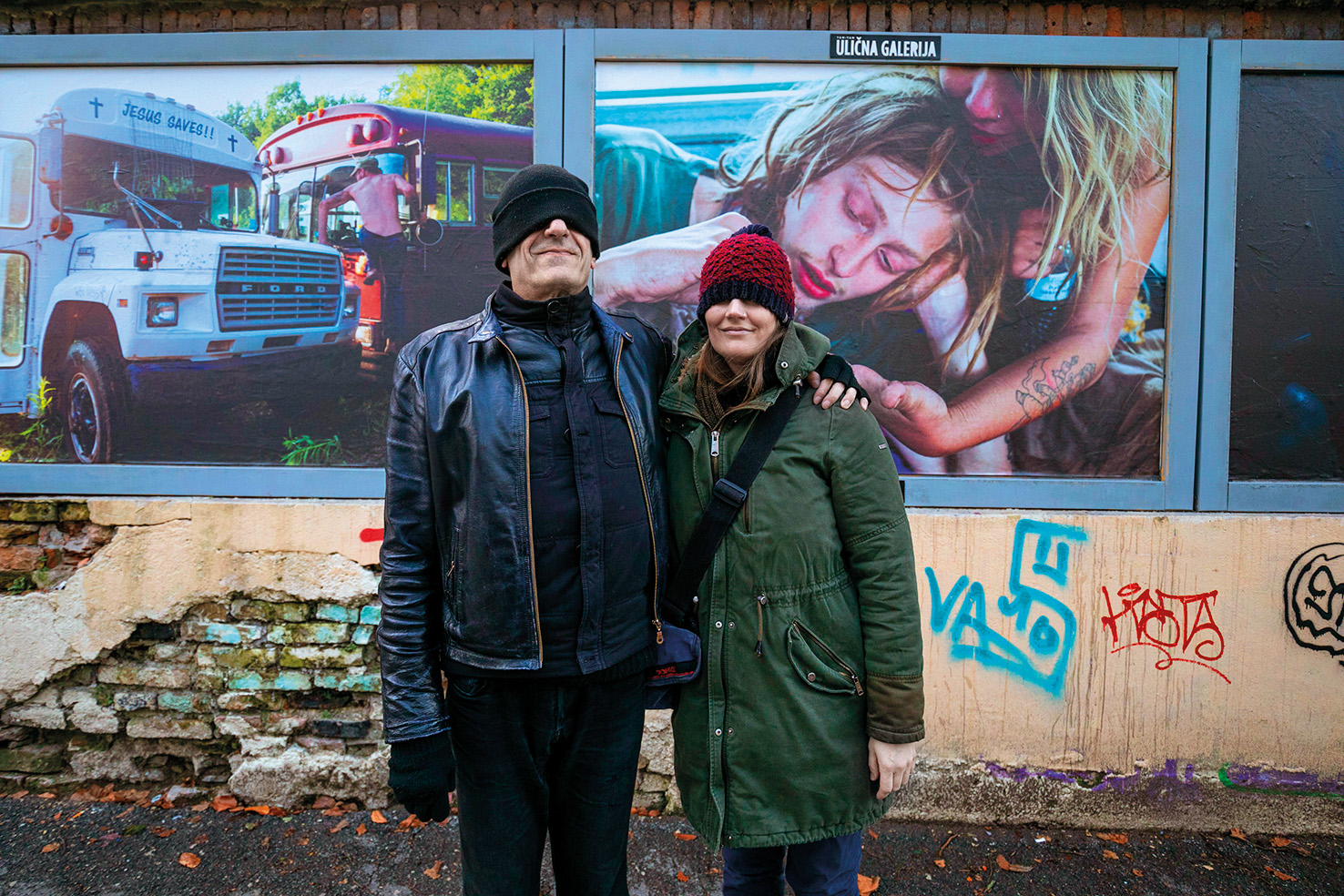 Katja Goljat: Dom je tam, kjer lahko parkiraš; Goran Bertok in avtorica; TAM-TAM Ulična galerija LJ in Umetnost za vse | Matjaž Rušt